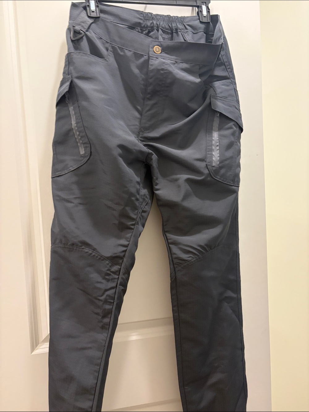 Men's Gray Tactical Cargo Pants with Multiple Pockets